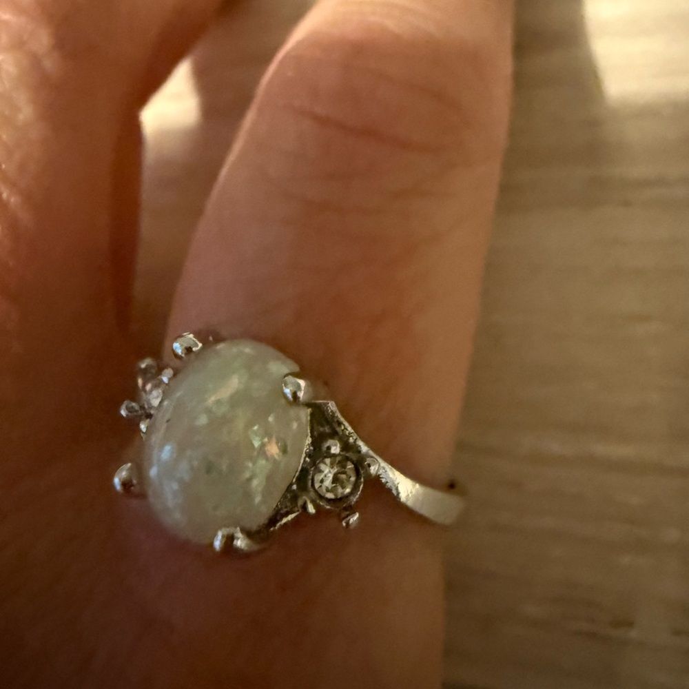 ✨ Vintage Opalescent Cabochon Ring Silver Tone Size 10 ✨ - Picture 4 of 7